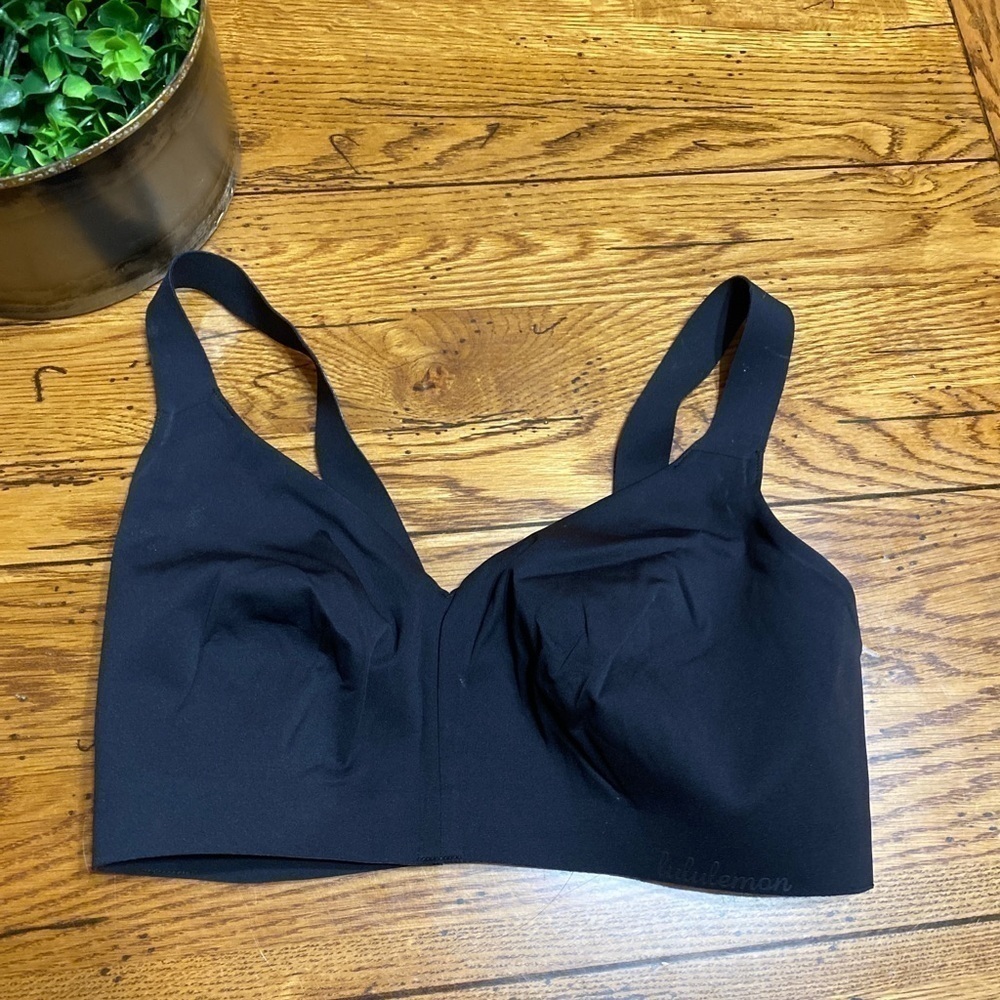 lululemon Size 34DD Alignment Straight Strap Bra Black Run Yoga.